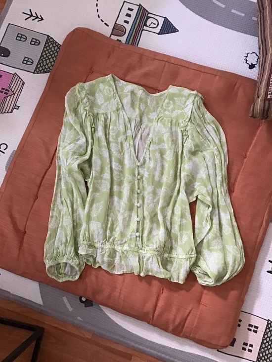 Tops - Blouses